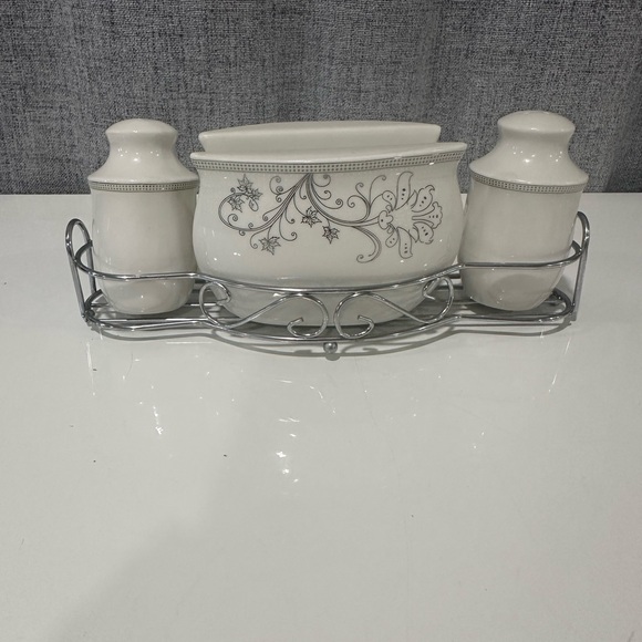D’lusso design damask 3 piece salt and pepper set. - Picture 6 of 7